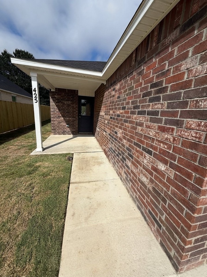 425 S Pittman St - Photo 2 of 13