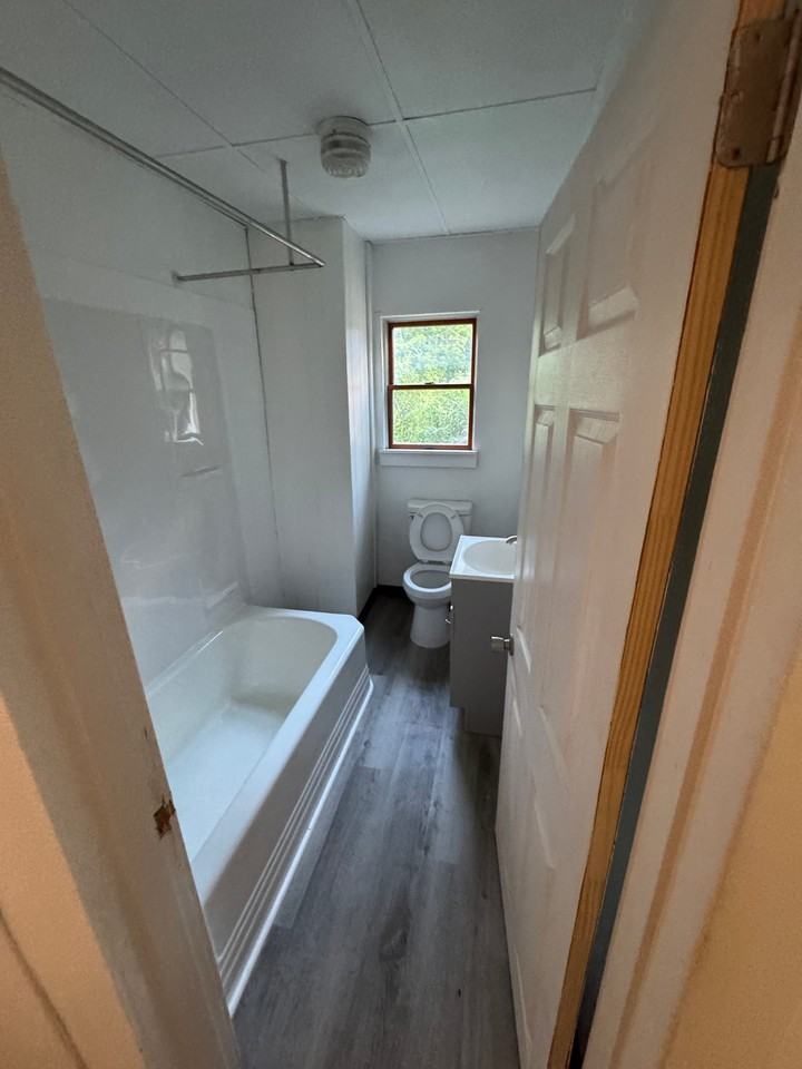 601 Brinton Ave #1FRONT - Photo 6 of 8