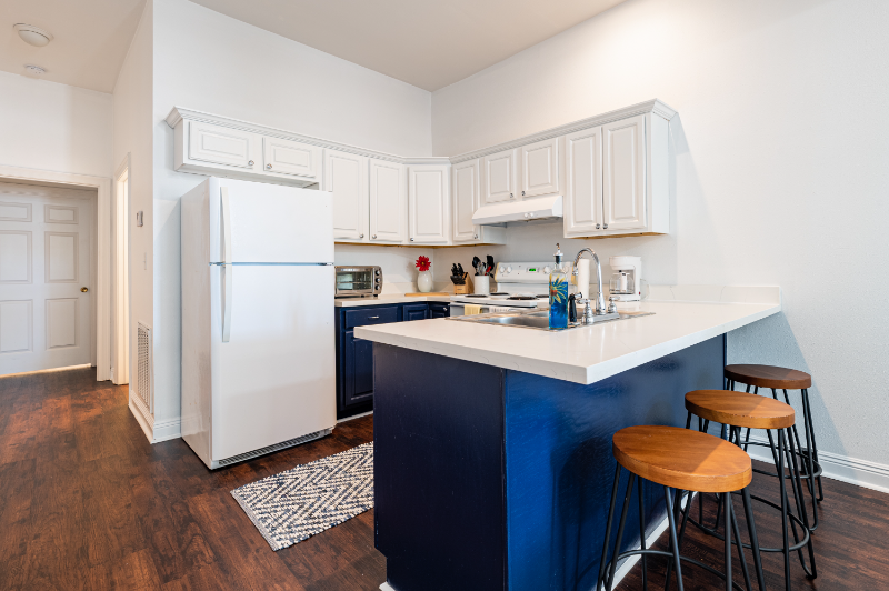 629 S Alexander St - Photo 3 of 10