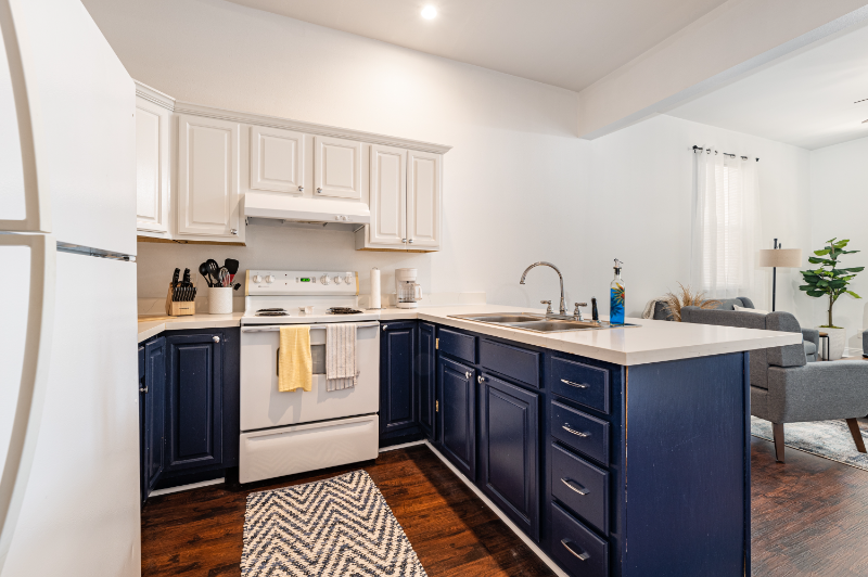 629 S Alexander St - Photo 4 of 10