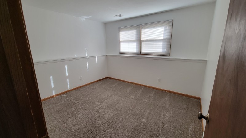 8233 W Imperial Dr - Photo 7 of 10