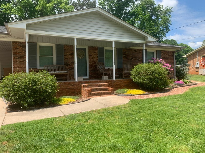 110 Holly Dr - Photo 2 of 15