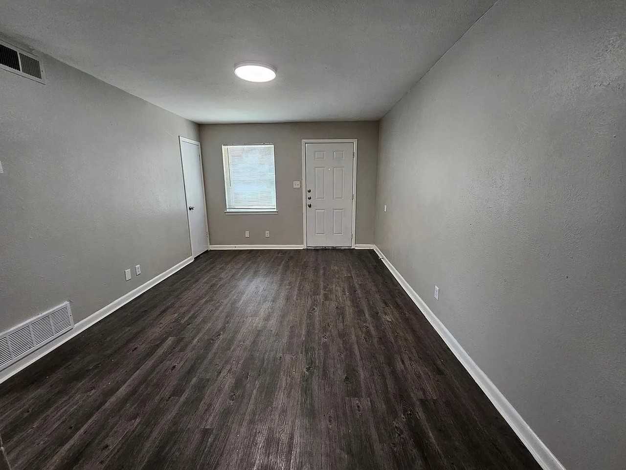 2527 Normont Cir #2527 - Photo 3 of 11