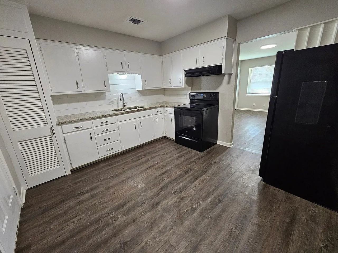 2527 Normont Cir #2527 - Photo 5 of 11
