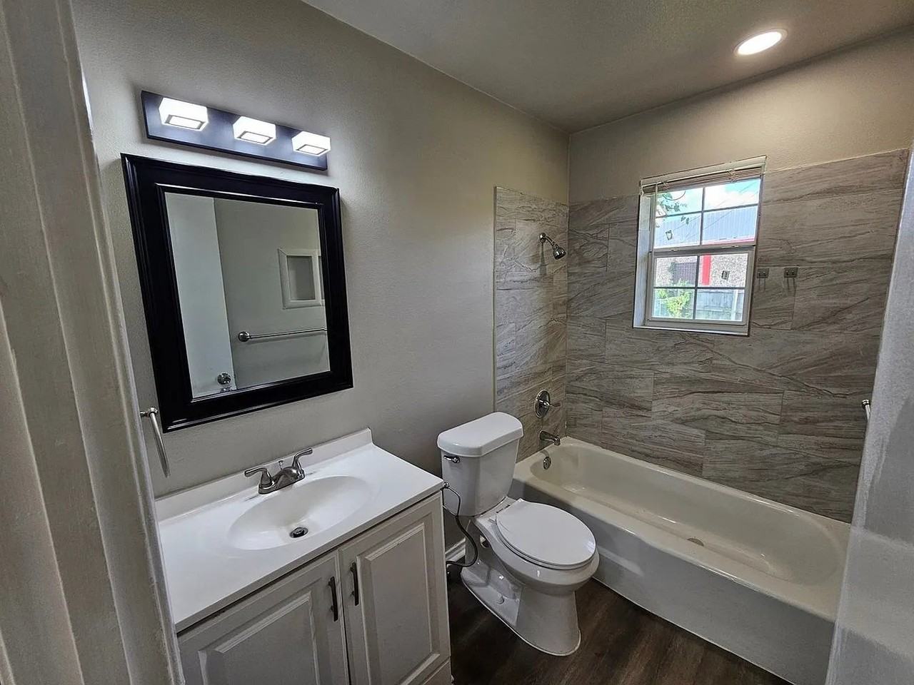 2527 Normont Cir #2527 - Photo 7 of 11