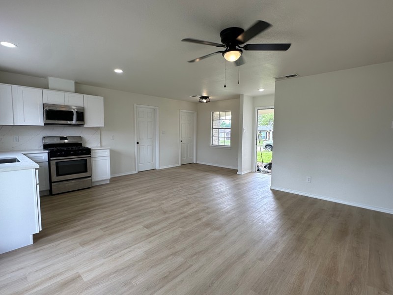 714 Malibu Dr - Photo 2 of 7