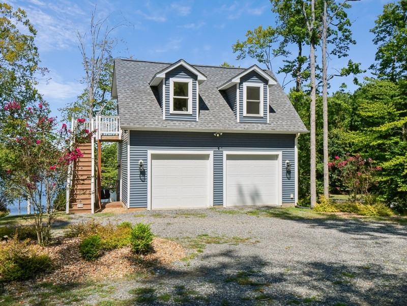 359 Robbie Rd - Photo 2 of 24
