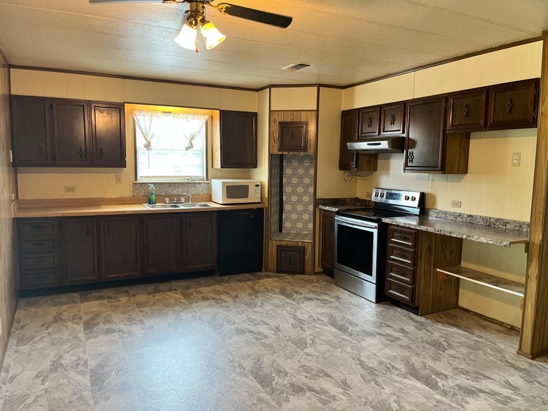 1401 Elyse Dr - Photo 2 of 11