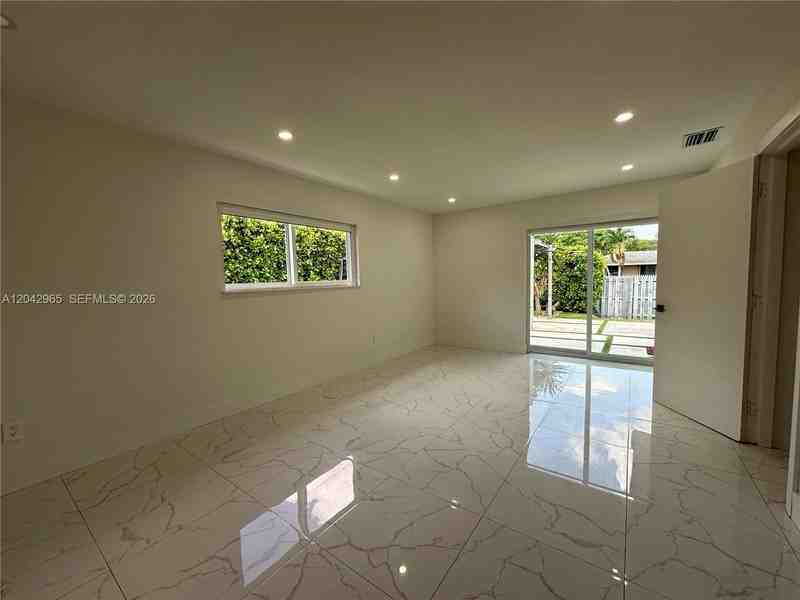 10012 Sw 162nd St - Photo 7 of 25