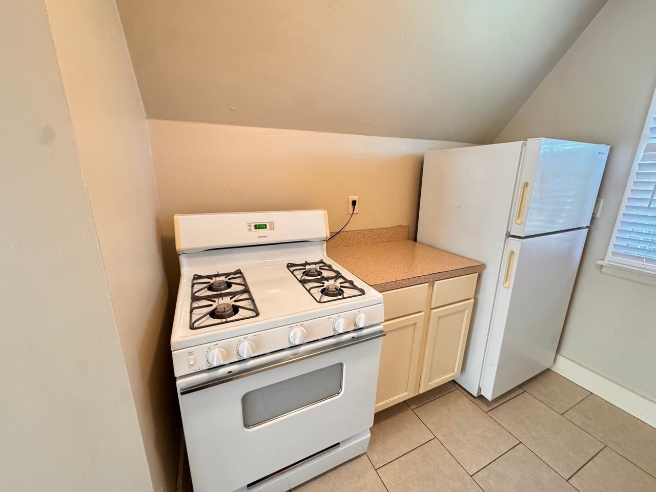 2735 Alpha St #2 - Photo 3 of 13