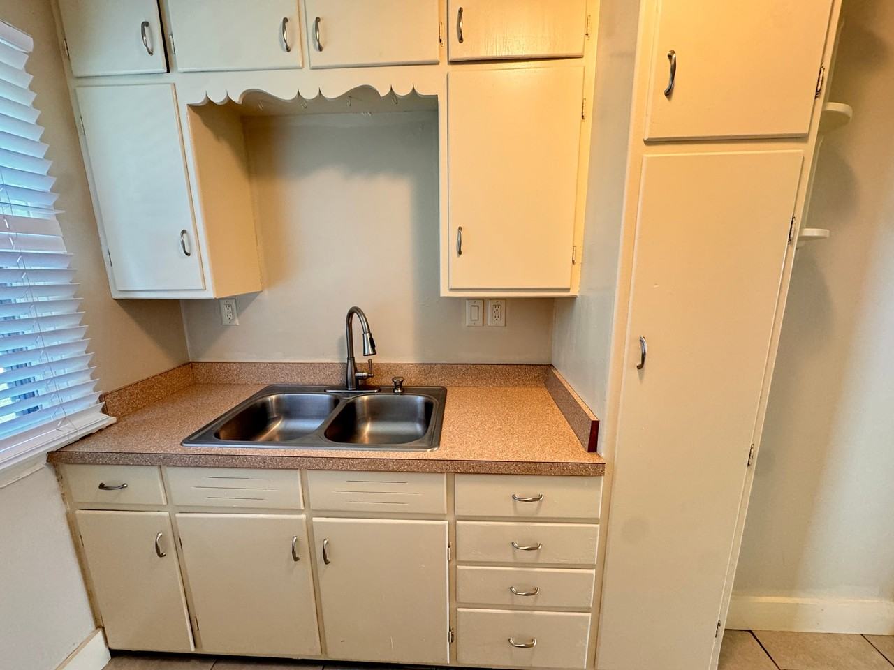 2735 Alpha St #2 - Photo 4 of 13