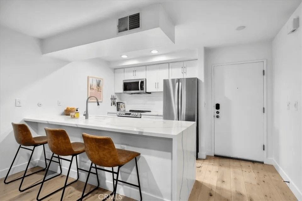 740 N Kings Rd #122 - Photo 2 of 11