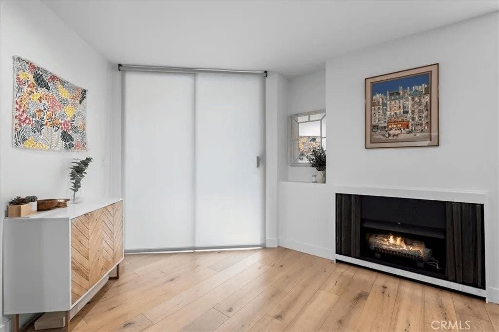 740 N Kings Rd #122 - Photo 3 of 11
