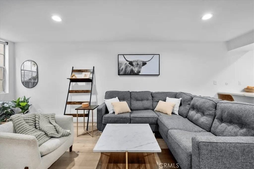 740 N Kings Rd #122 - Photo 4 of 11