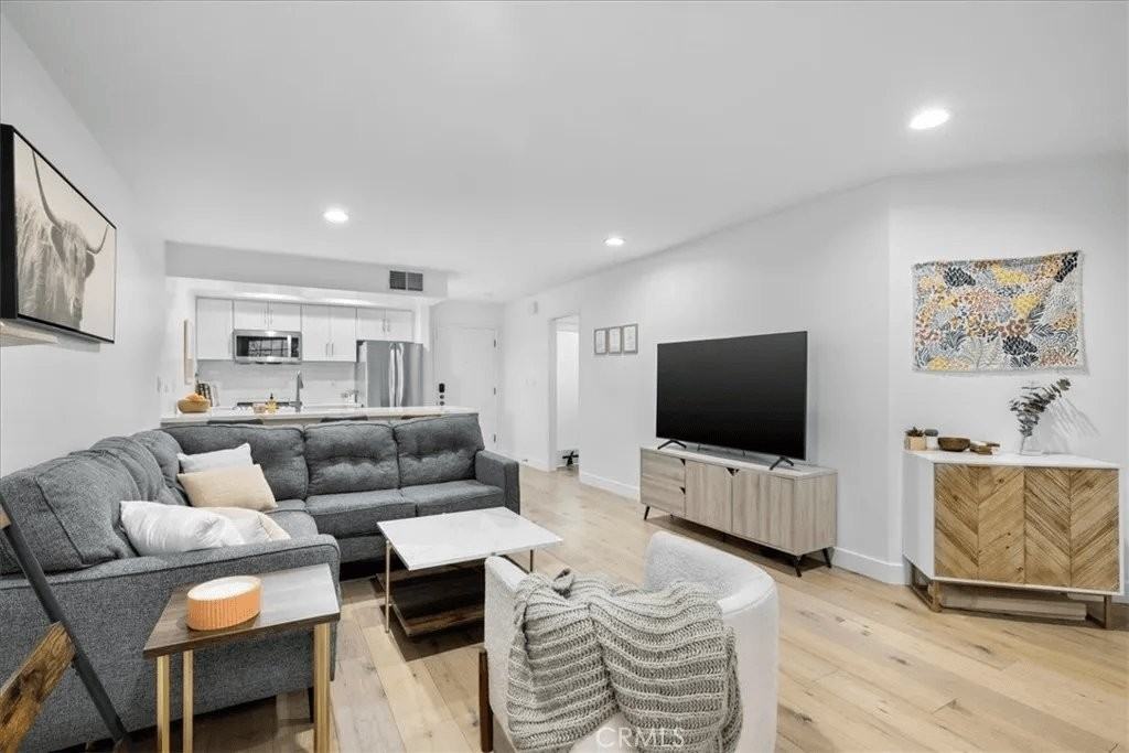 740 N Kings Rd #122 - Photo 6 of 11