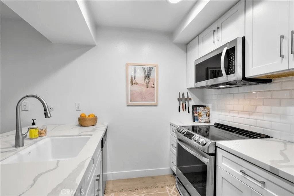 740 N Kings Rd #122 - Photo 7 of 11