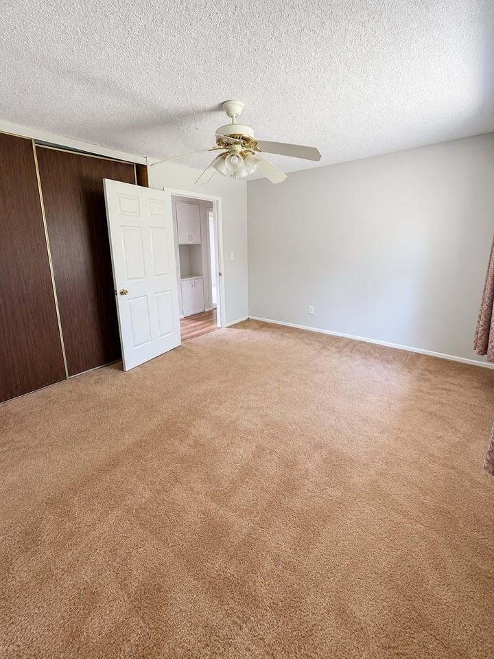 28 Cambridge Dr - Photo 5 of 16