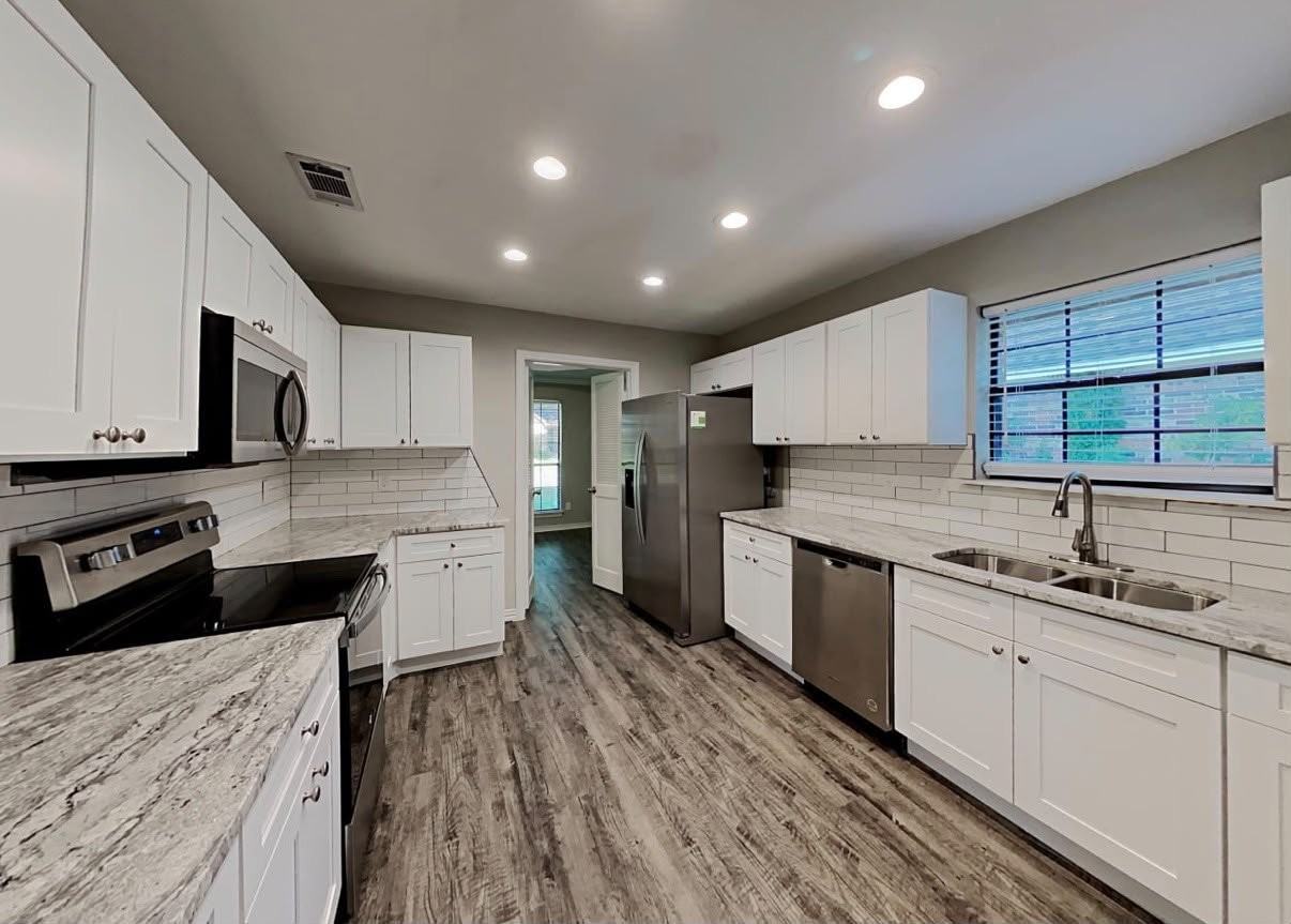 614 Arbor Creek Dr - Photo 2 of 9