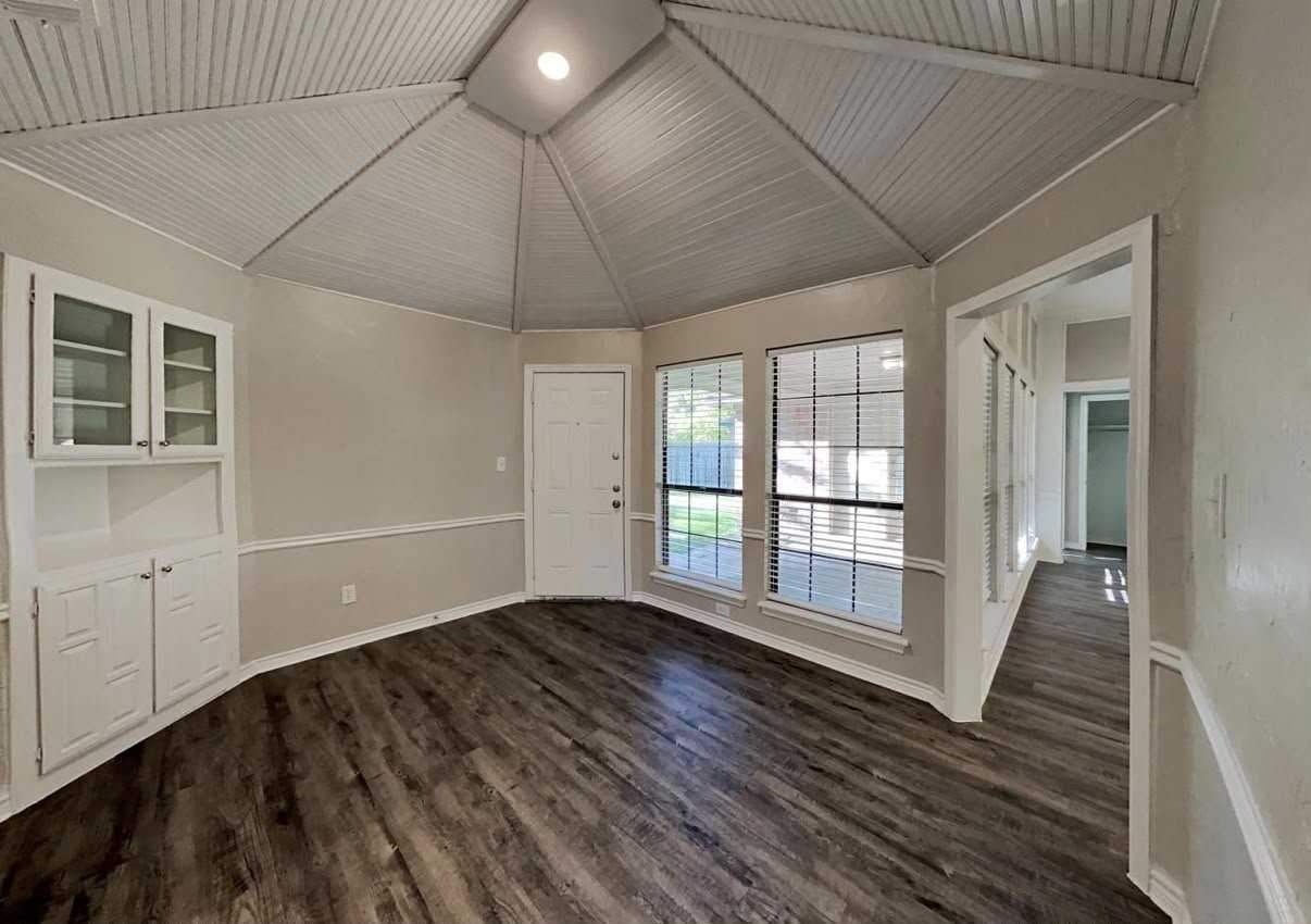 614 Arbor Creek Dr - Photo 7 of 9
