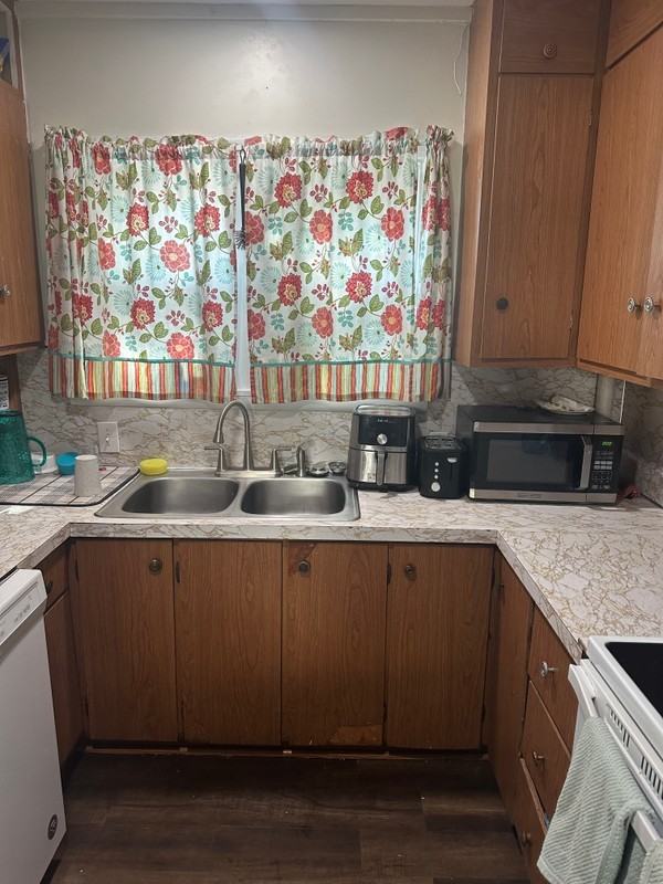 2312 Knapp St - Photo 4 of 22