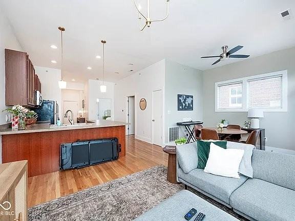 233 E Saint Joseph St #77 - Photo 7 of 19