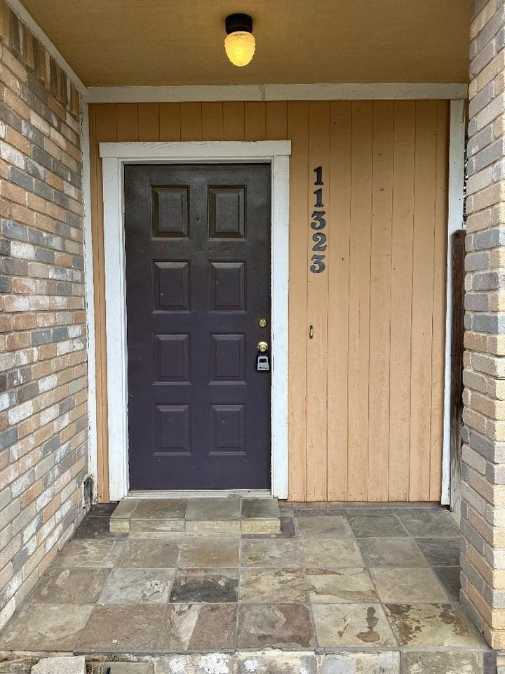 11323 Jarbo Pass Dr - Photo 2 of 20
