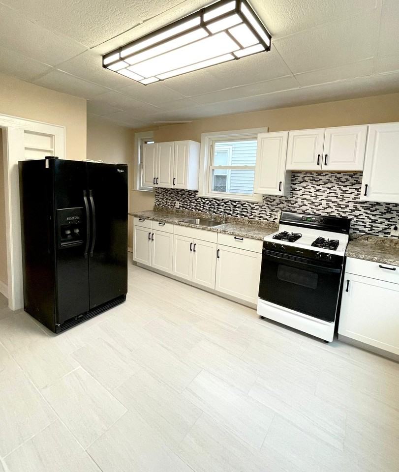 16 Hazel Pl #2 - Photo 2 of 20