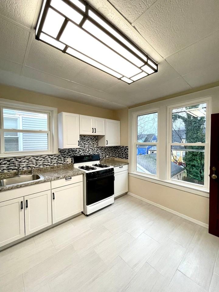 16 Hazel Pl #2 - Photo 3 of 20