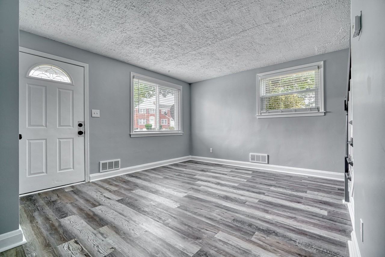 2236 Searles Rd - Photo 3 of 13