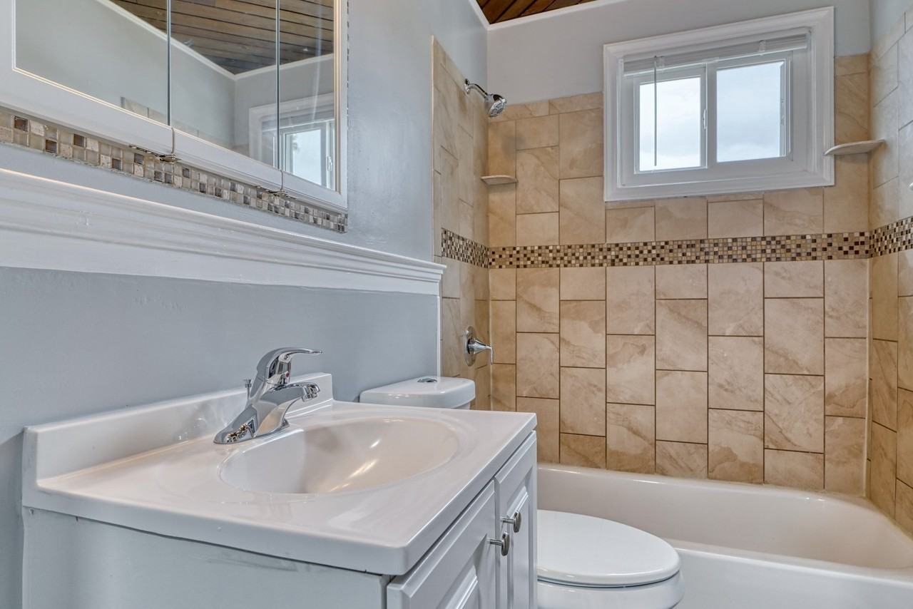 2236 Searles Rd - Photo 6 of 13