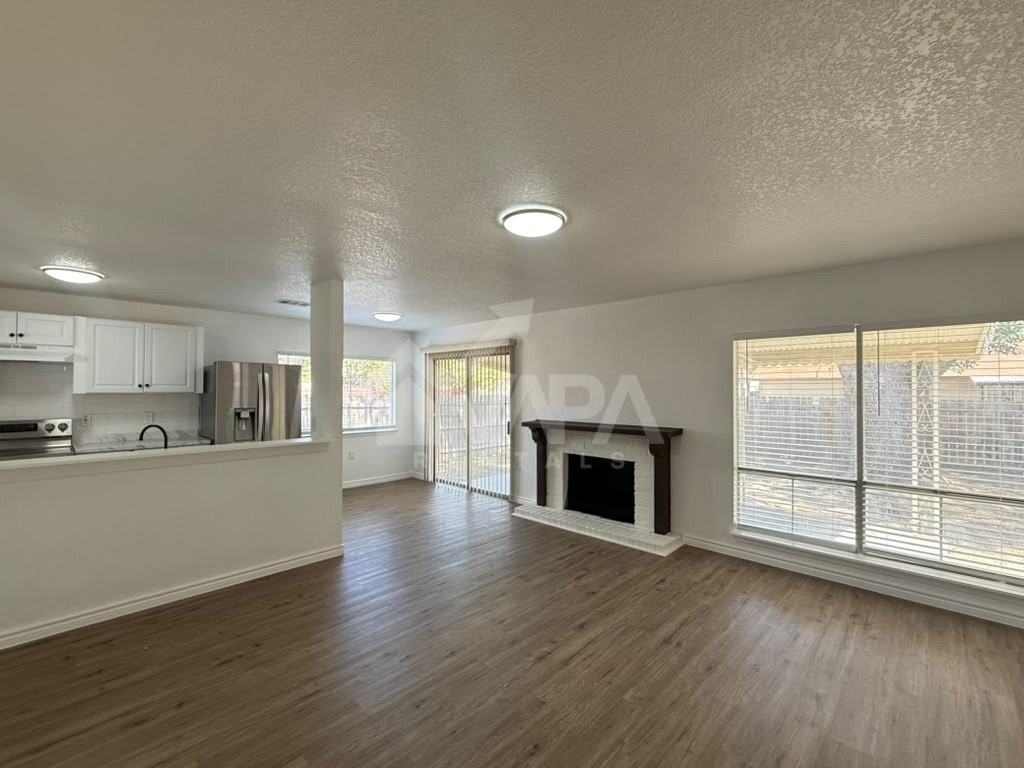 2910 Lakebriar St - Photo 4 of 19