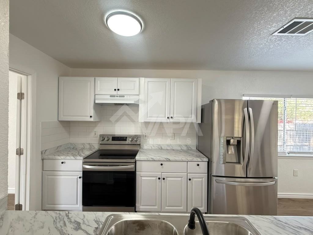 2910 Lakebriar St - Photo 5 of 19