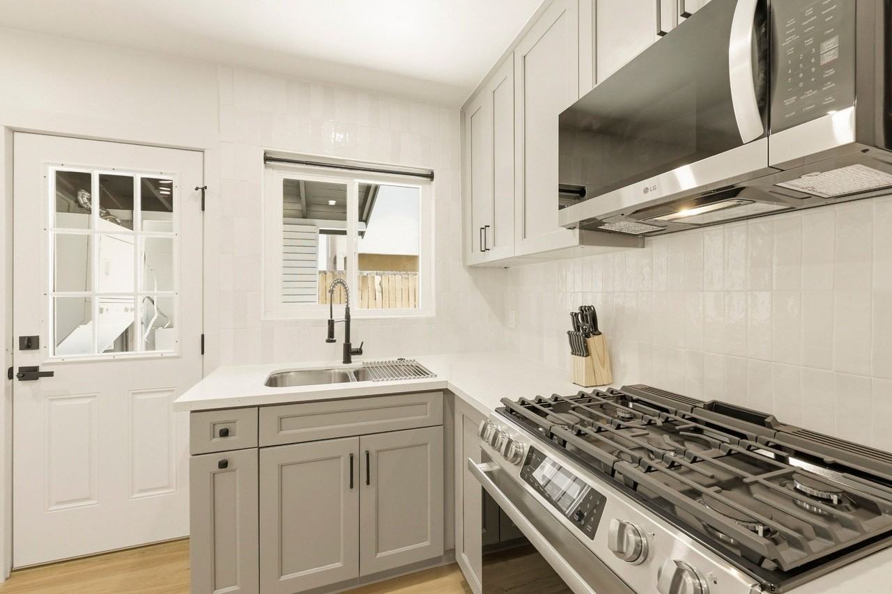 1382 Grove Ave - Photo 6 of 18