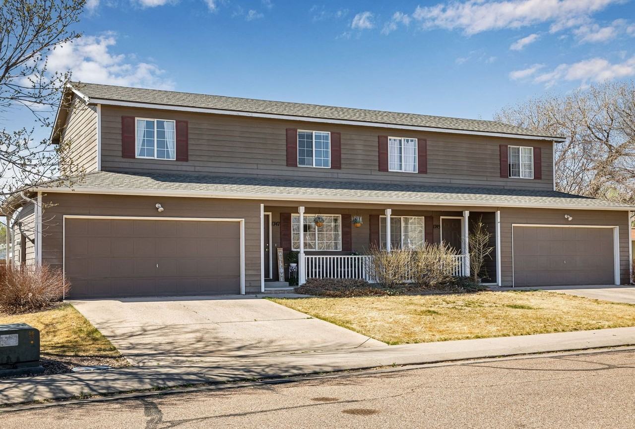 1723 Rowan Ln - Photo 2 of 22