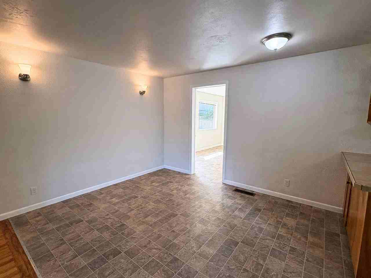 1115 Nw 20th St - Photo 6 of 23