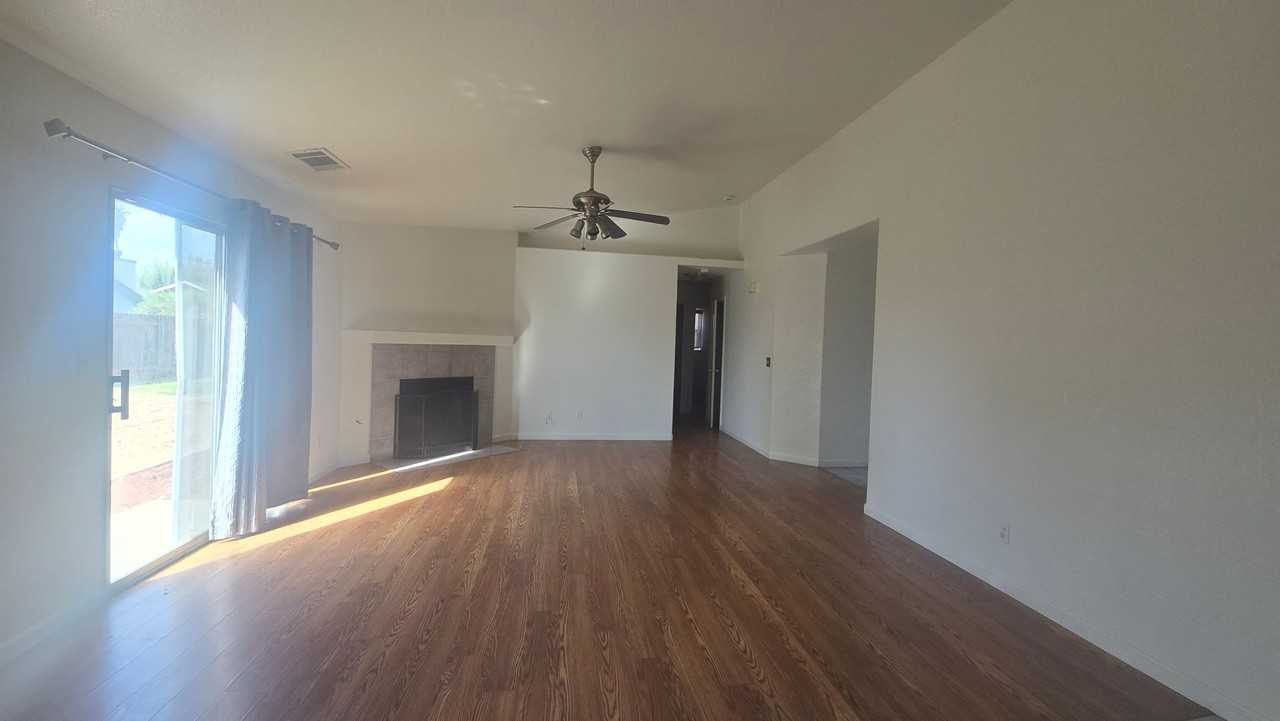 1341 Spring Ct - Photo 3 of 13