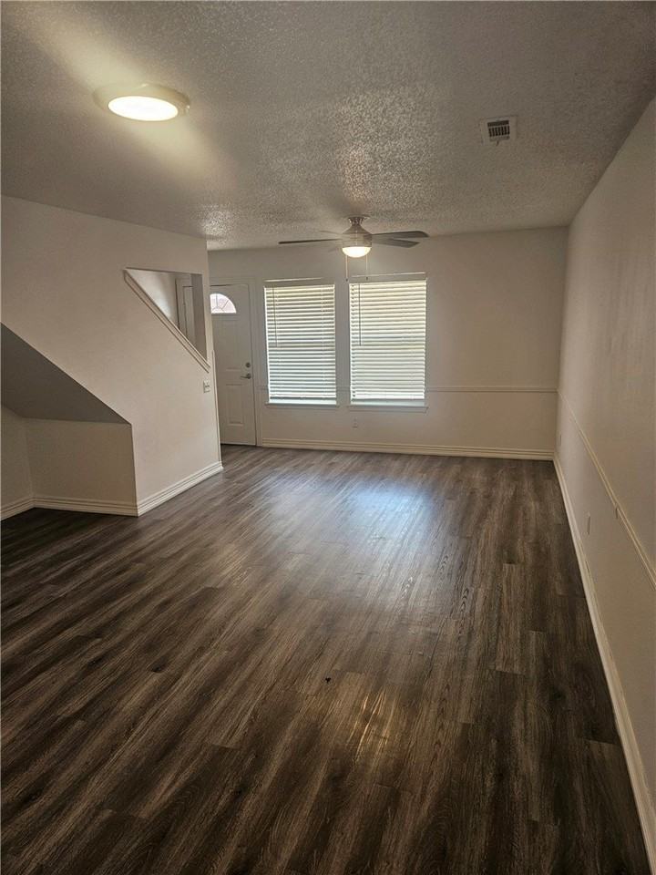 1301 E Central Ave #H06 - Photo 4 of 16