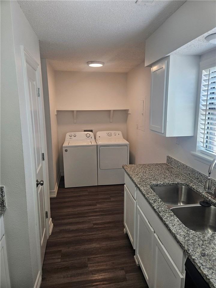 1301 E Central Ave #H06 - Photo 6 of 16