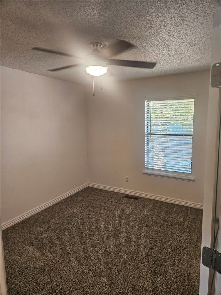 1301 E Central Ave #H06 - Photo 7 of 16