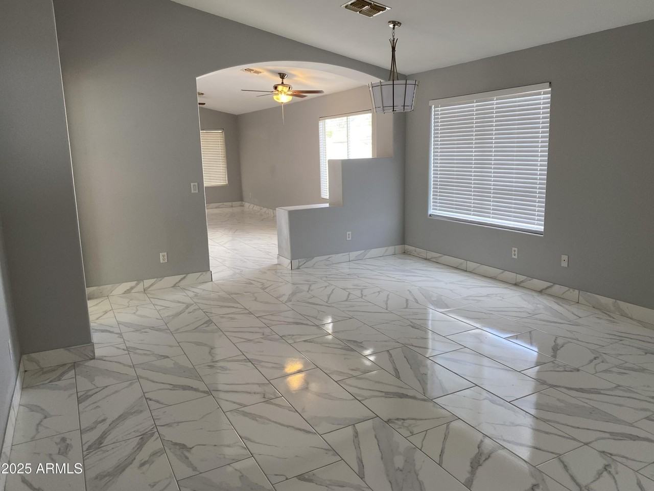 8022 W Salter Dr - Photo 4 of 29