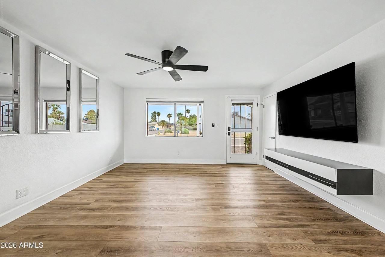 4101 E Calavar Rd - Photo 4 of 28