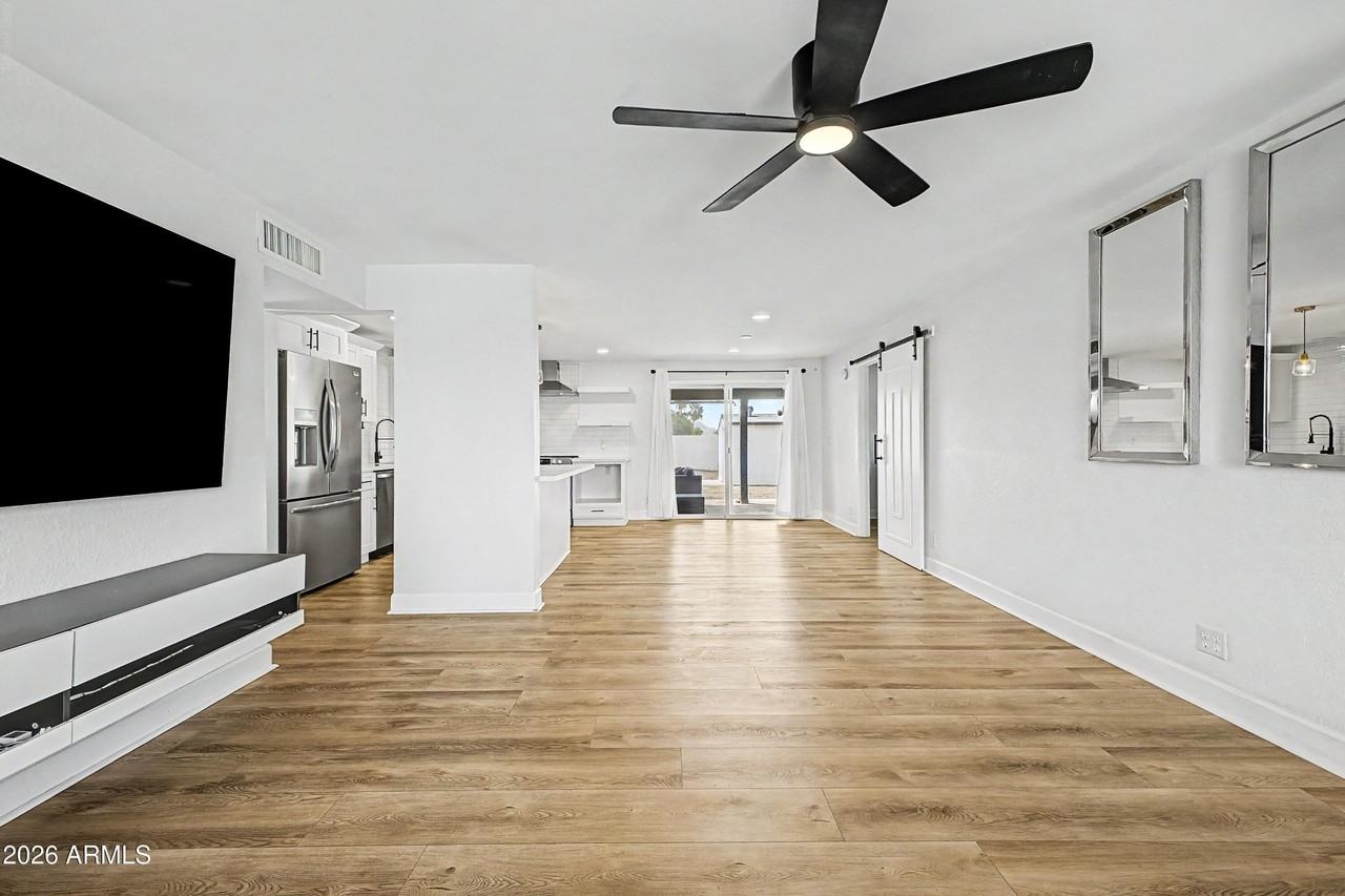 4101 E Calavar Rd - Photo 5 of 28