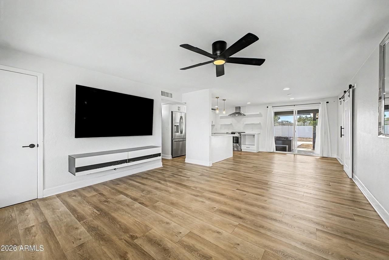 4101 E Calavar Rd - Photo 7 of 28