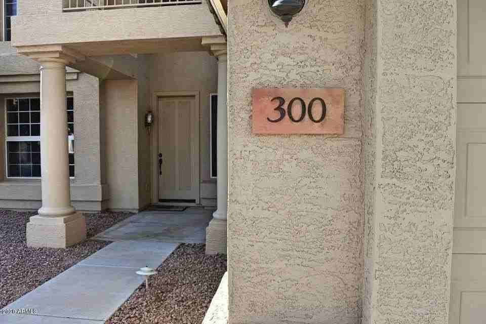 300 N Bullmoose Dr - Photo 3 of 26