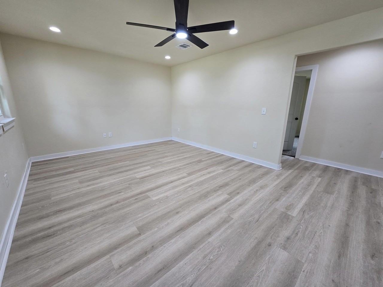3435 Kenwood Dr - Photo 6 of 13