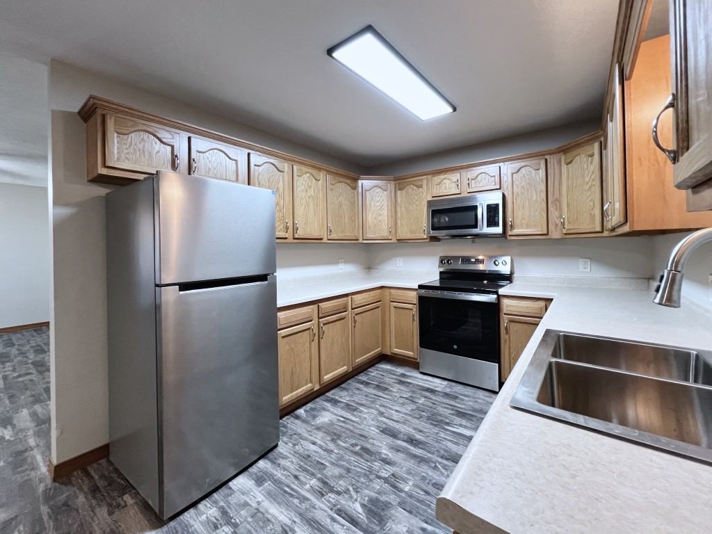 610 E 7th St #1 - Photo 4 of 10