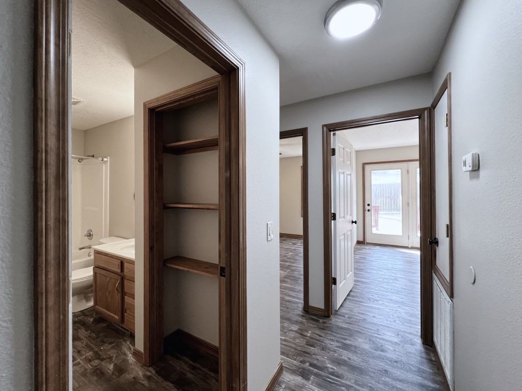 610 E 7th St #1 - Photo 5 of 10
