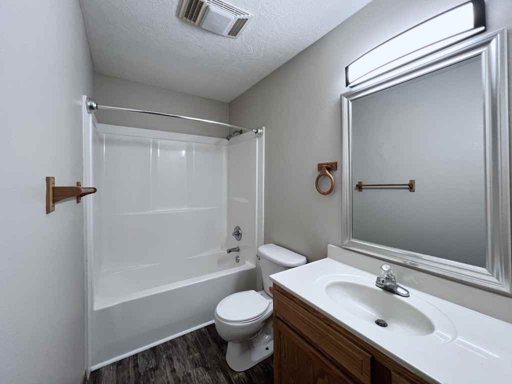 610 E 7th St #1 - Photo 6 of 10