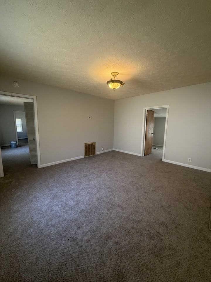 921 N Wayne St #1 - Photo 3 of 9