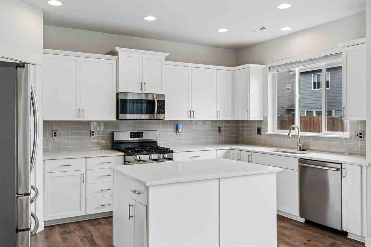 6813 Sweetgum Ave Ne #1 - Photo 5 of 28
